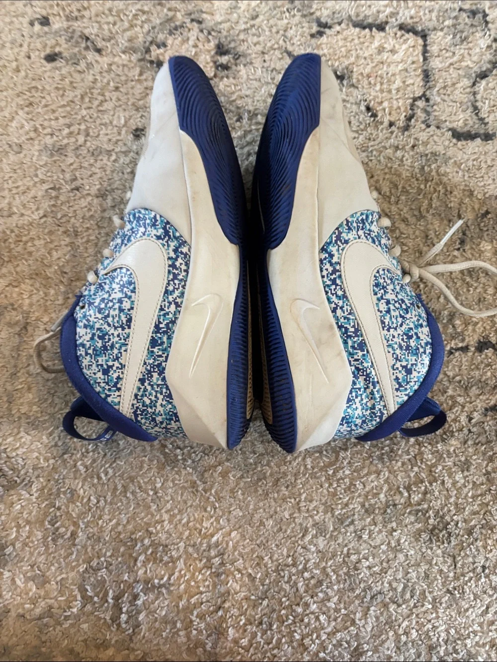 Nike team hustle digital pixel size 7 youth US